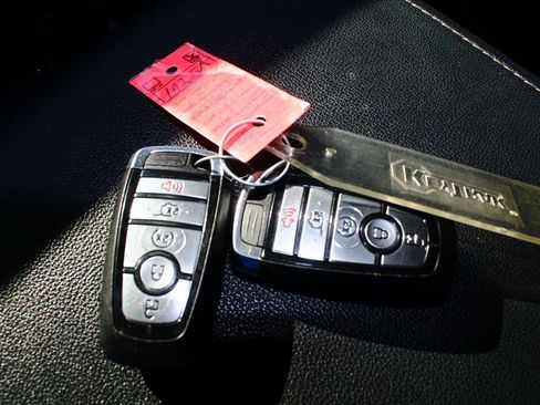 Used 2023 Ford Expedition Max XLT image 22