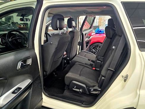 Used 2018 Dodge Journey SE image 29