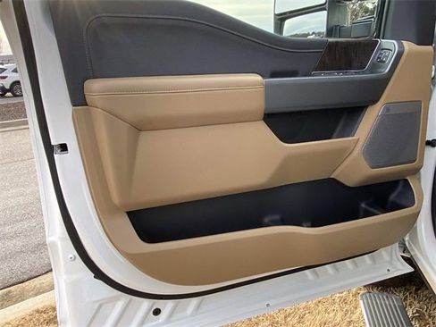 Used 2024 Ford F250 Lariat w/ Lariat Ultimate Package image 18