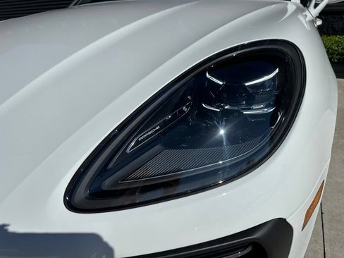Used 2026 Porsche Macan AWD/4WD image 13