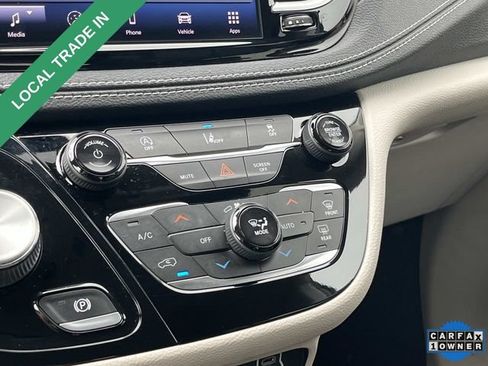 Used 2022 Chrysler Pacifica Touring-L FWD image 30