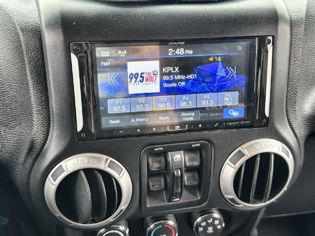Used 2016 Jeep Wrangler Unlimited Rubicon w/ Connectivity Group AWD/4WD image 16