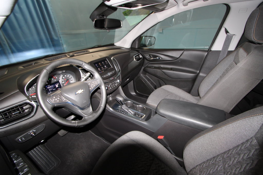 Used 2024 Chevrolet Equinox LT FWD image 2