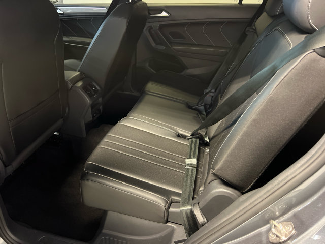 Certified 2023 Volkswagen Tiguan SE R-Line FWD image 12
