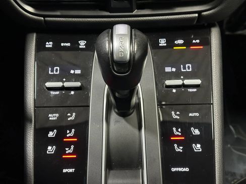 Used 2023 Porsche Macan Turbo AWD/4WD image 40