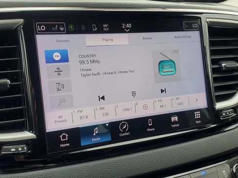 Used 2023 Chrysler Pacifica Touring-L FWD image 19