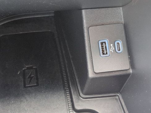 Used 2022 Ford Edge Titanium image 18