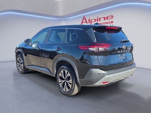 Used 2023 Nissan Rogue SV image 3