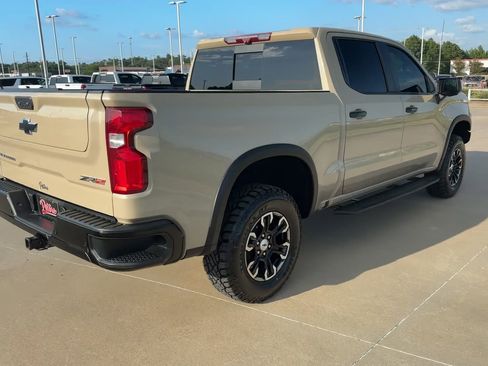 Used 2022 Chevrolet Silverado 1500 ZR2 w/ Technology Package image 7