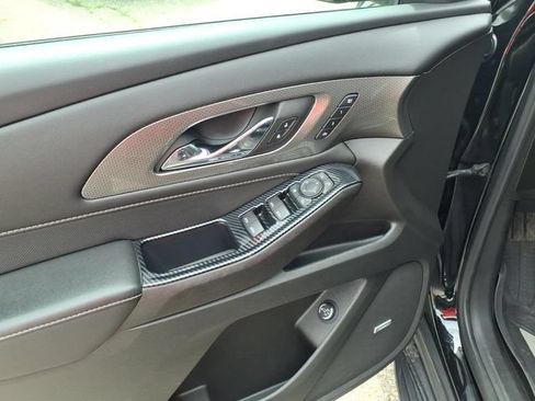 Used 2022 Chevrolet Traverse Premier w/ Redline Edition AWD/4WD image 17