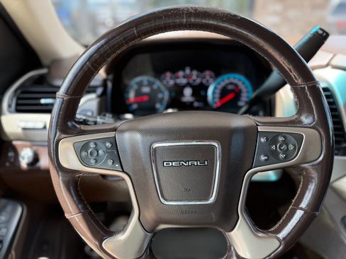 Used 2018 GMC Yukon Denali image 9