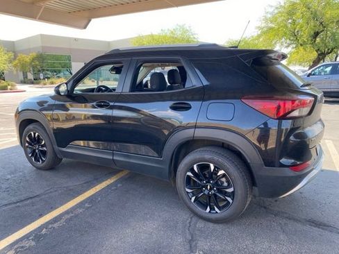 Used 2023 Chevrolet TrailBlazer LT w/ Convenience Package FWD image 2