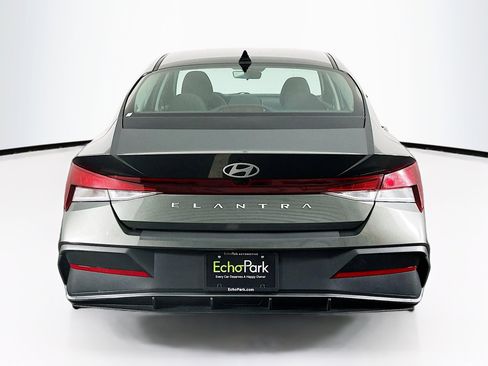 Used 2024 Hyundai Elantra SEL image 7