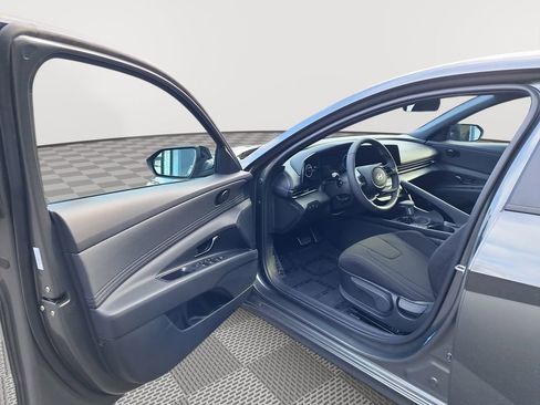New 2025 Hyundai Elantra SEL image 11