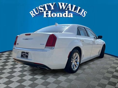 Used 2019 Chrysler 300 Touring w/ Driver Convenience Group RWD image 2