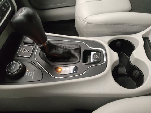 Used 2021 Jeep Cherokee Latitude Plus w/ Security Package image 26