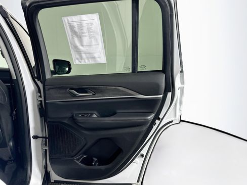 Used 2023 Jeep Grand Cherokee Limited RWD image 31