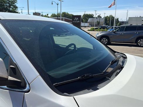 Used 2018 Toyota Highlander LE AWD/4WD image 4