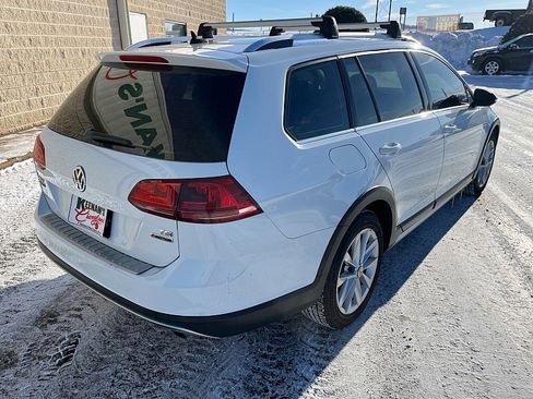 Used 2017 Volkswagen Golf Alltrack S image 9