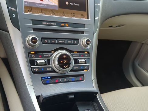 Used 2019 Lincoln MKZ Reserve FWD image 17