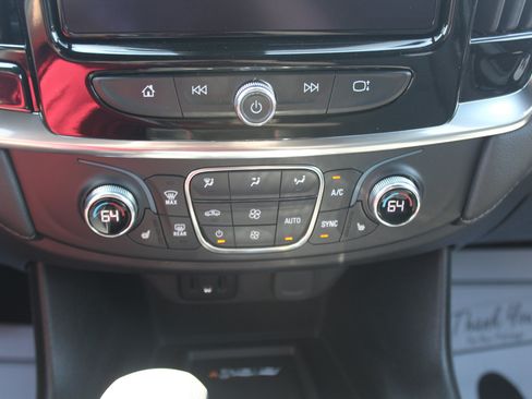Used 2023 Chevrolet Traverse LT AWD/4WD image 12