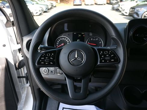 Used 2024 Mercedes-Benz Sprinter 2500 image 2