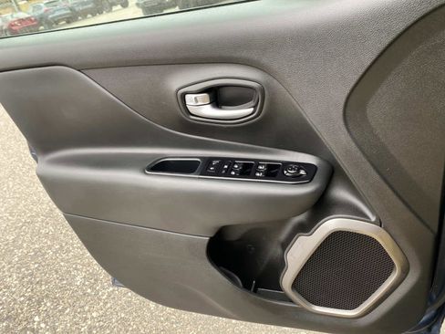 Certified 2022 Jeep Renegade Latitude AWD/4WD image 22