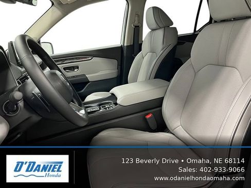 Used 2025 Honda Pilot Elite image 14