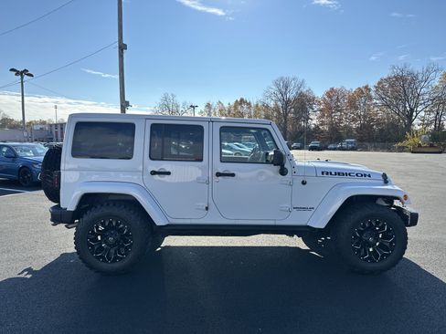 Used 2015 Jeep Wrangler Unlimited Rubicon image 4