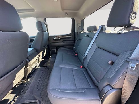 Used 2022 GMC Sierra 1500 Elevation image 32