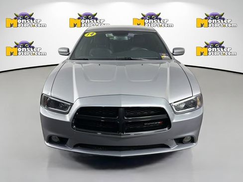 Used 2014 Dodge Charger SXT image 2