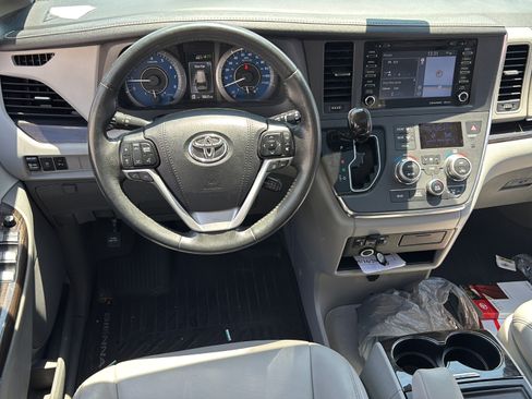 Used 2019 Toyota Sienna XLE w/ XLE Navigation Package AWD/4WD image 13