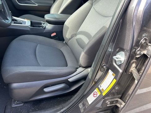 Used 2019 Toyota RAV4 LE image 11