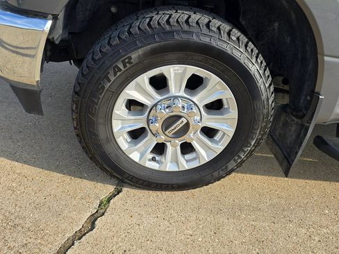 Used 2022 Ford F250 XLT w/ Camper Package RWD image 7