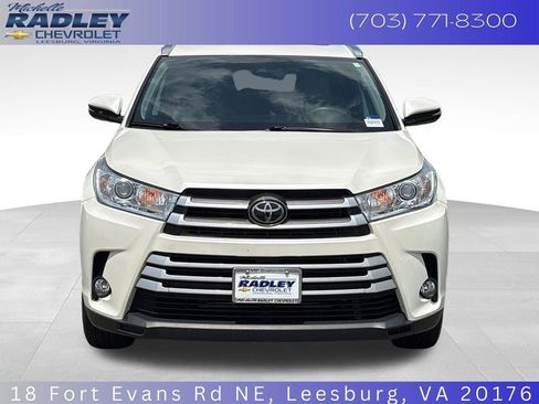 Used 2018 Toyota Highlander XLE AWD/4WD image 9