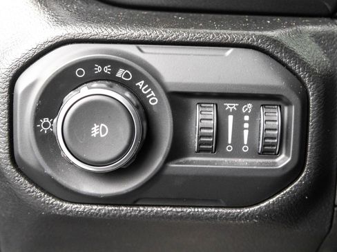 Used 2022 Jeep Wrangler Unlimited Sahara image 18