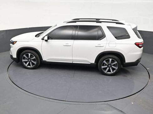 Used 2024 Honda Pilot Touring image 13