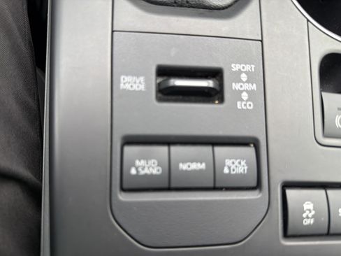 Used 2021 Toyota Highlander XLE AWD/4WD image 37