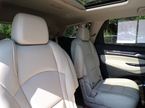 Used 2020 Buick Enclave Premium w/ Sun and Sites Package AWD/4WD image 18