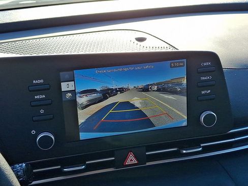 Used 2025 Hyundai Elantra SE image 18