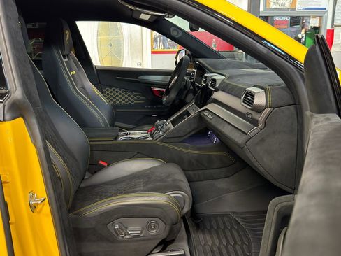 Used 2023 Lamborghini Urus Performante AWD/4WD image 30