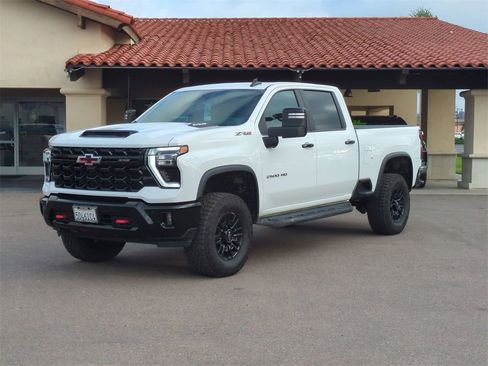 Certified 2025 Chevrolet Silverado 2500 ZR2 image 1