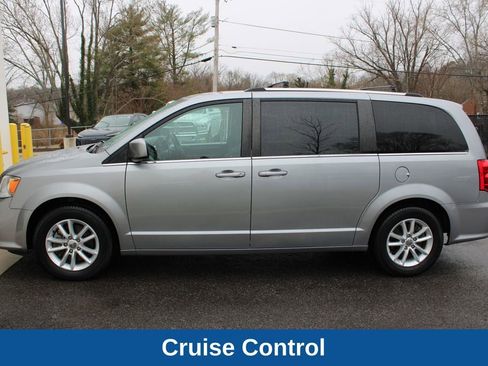 Used 2019 Dodge Grand Caravan SXT FWD image 12