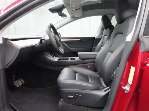 Used 2024 Tesla Model Y Long Range image 9