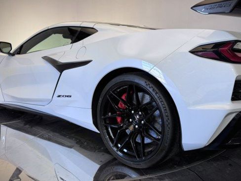Used 2024 Chevrolet Corvette Z06 w/ Z07 Performance Package RWD image 25