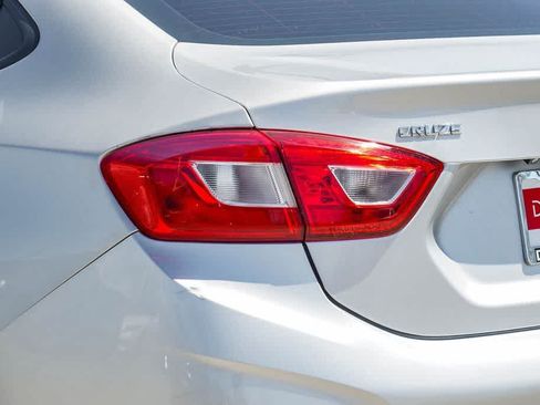 Used 2019 Chevrolet Cruze LS FWD image 7