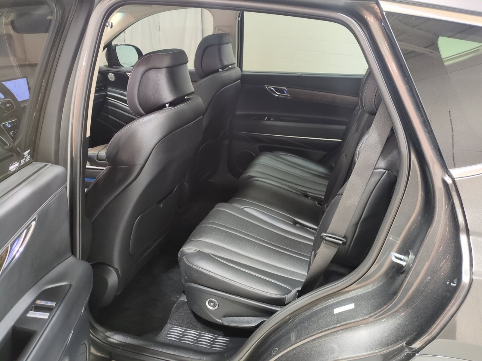 Certified 2025 Genesis GV80 2.5T Select AWD/4WD image 14