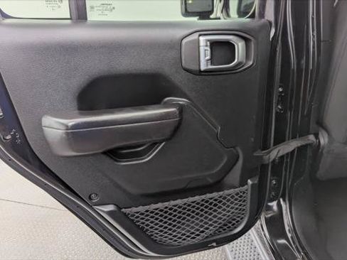 Used 2018 Jeep Wrangler Unlimited Sport S AWD/4WD image 16
