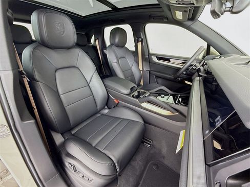 New 2026 Porsche Cayenne S image 33