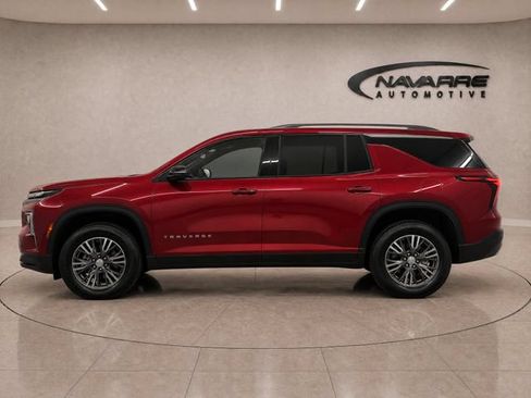 Used 2025 Chevrolet Traverse LT w/ Driver Confidence Package FWD image 4